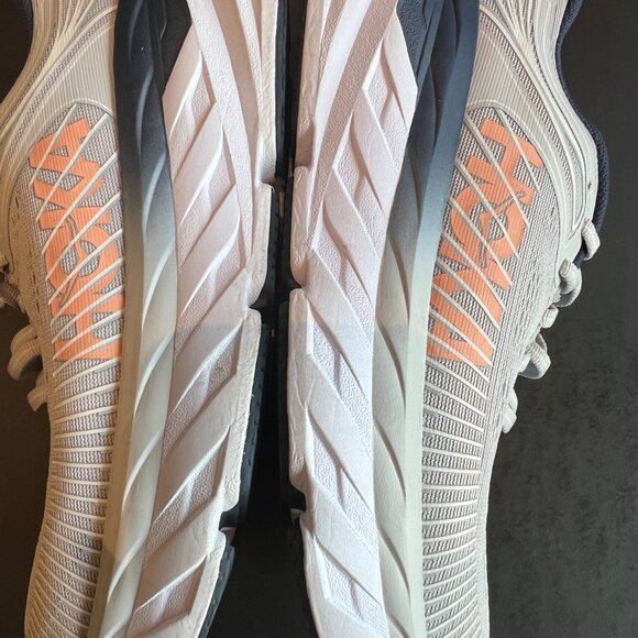 HOKA Bondi 7 One One Size 8 - Picture 2 of 7